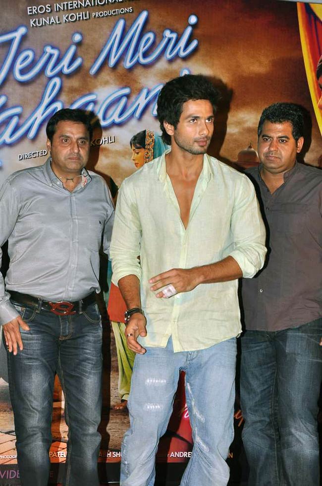 'तेरी मेरी कहानी' का ट्रेलर रिलीज | प्रियंका से हुआ Ooops