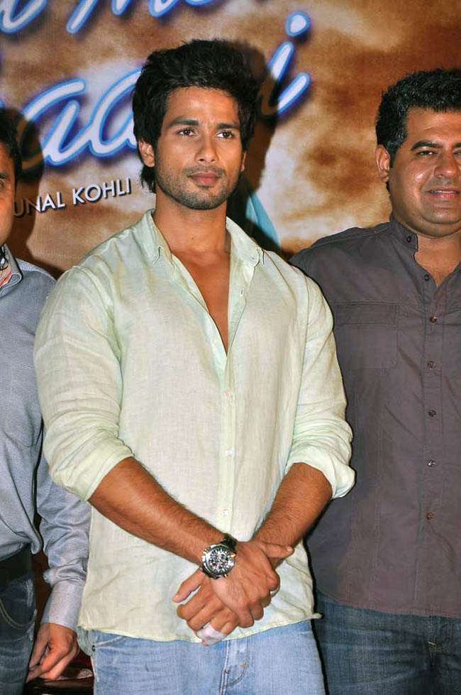 'तेरी मेरी कहानी' का ट्रेलर रिलीज | प्रियंका से हुआ Ooops