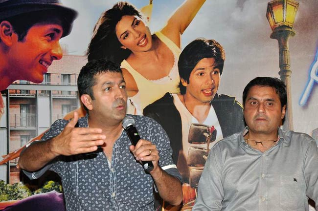 'तेरी मेरी कहानी' का ट्रेलर रिलीज | प्रियंका से हुआ Ooops