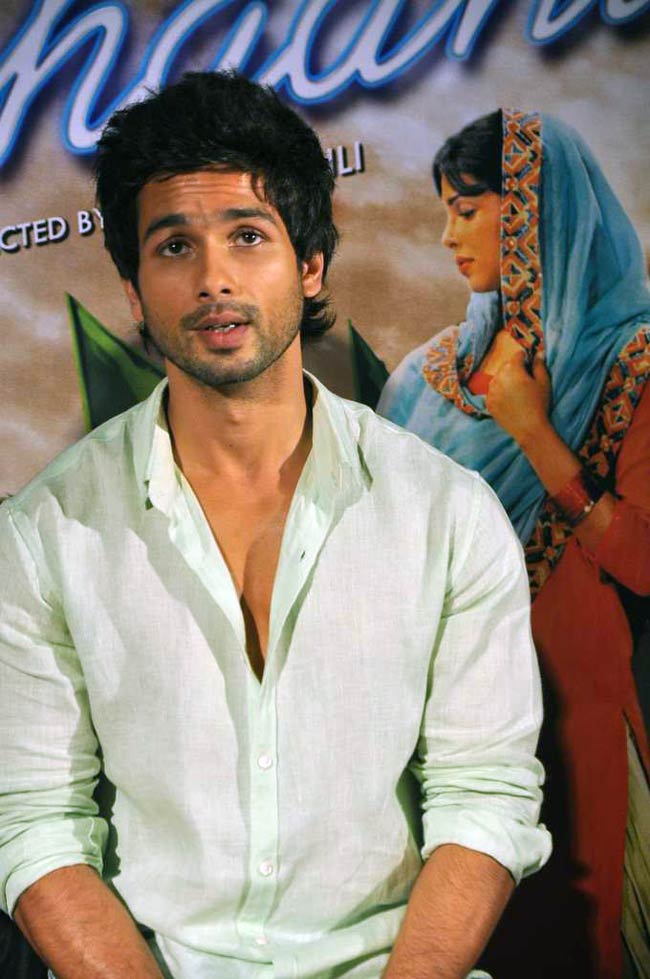 'तेरी मेरी कहानी' का ट्रेलर रिलीज | प्रियंका से हुआ Ooops