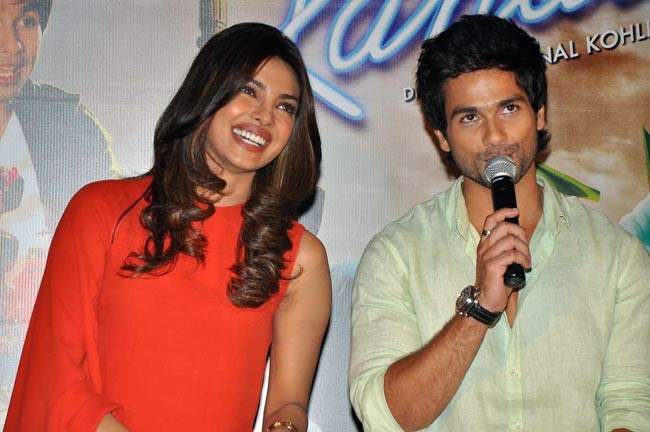 'तेरी मेरी कहानी' का ट्रेलर रिलीज | प्रियंका से हुआ Ooops