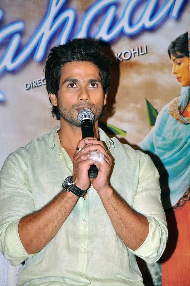 'तेरी मेरी कहानी' का ट्रेलर रिलीज | प्रियंका से हुआ Ooops