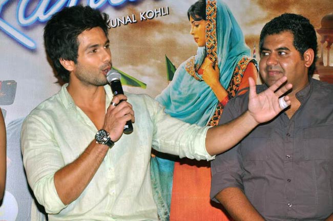 'तेरी मेरी कहानी' का ट्रेलर रिलीज | प्रियंका से हुआ Ooops