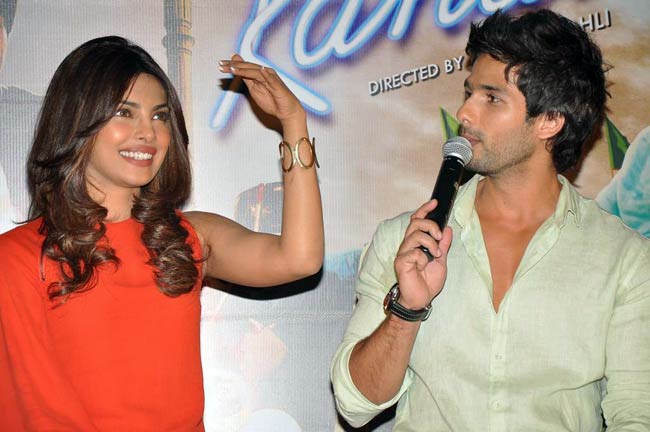 'तेरी मेरी कहानी' का ट्रेलर रिलीज | प्रियंका से हुआ Ooops