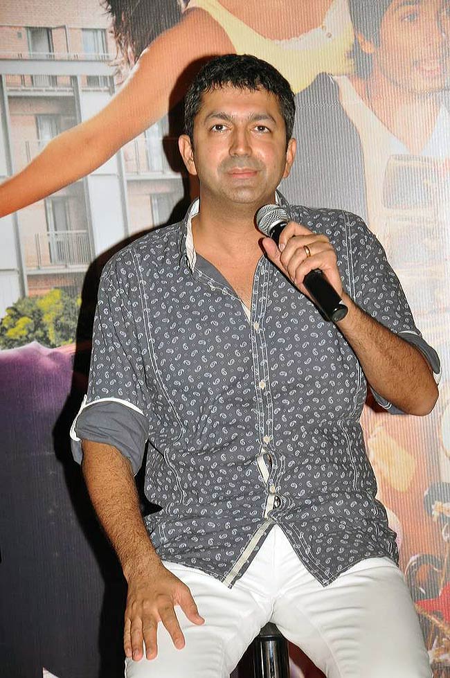 'तेरी मेरी कहानी' का ट्रेलर रिलीज | प्रियंका से हुआ Ooops