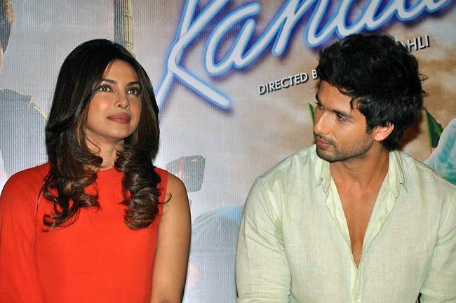 'तेरी मेरी कहानी' का ट्रेलर रिलीज | प्रियंका से हुआ Ooops