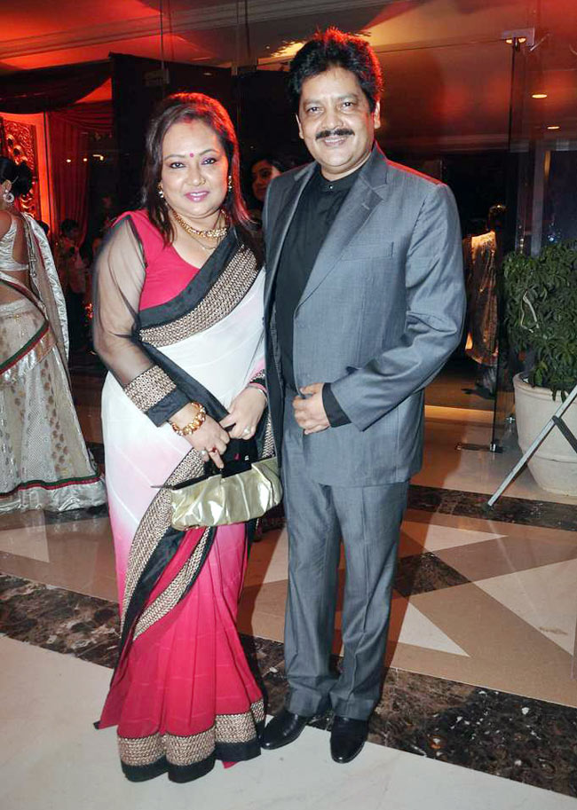 लाहिरी को सितारों ने दी शादी की बधाई | रितेश की शादी