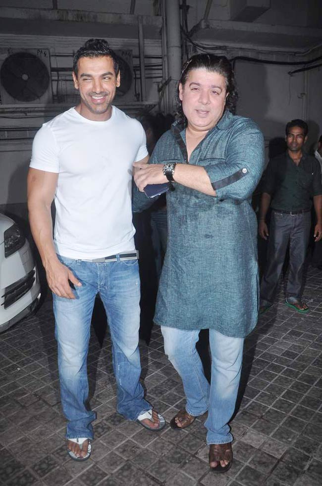 'विकी डोनर' की स्पेशल स्क्रीनिंग पर सितारे | रैंप पर सितारे