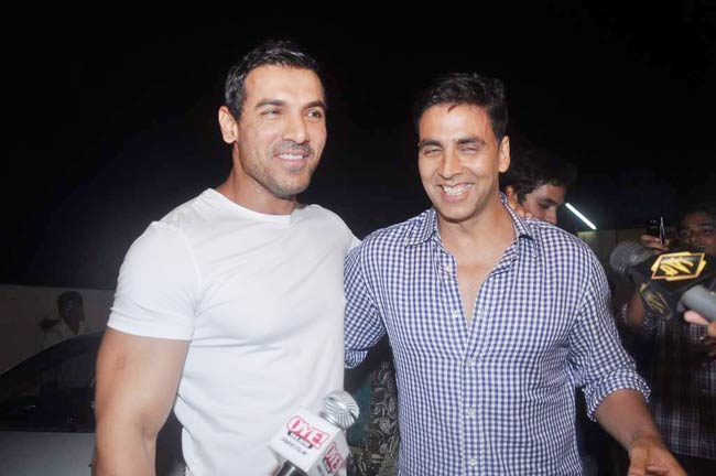 'विकी डोनर' की स्पेशल स्क्रीनिंग पर सितारे | रैंप पर सितारे