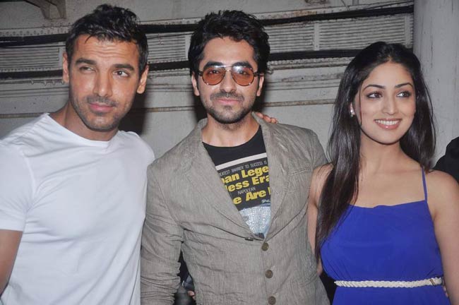 'विकी डोनर' की स्पेशल स्क्रीनिंग पर सितारे | रैंप पर सितारे