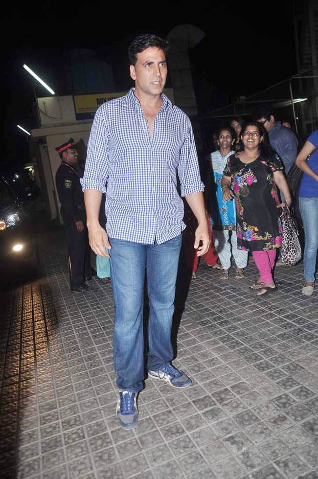 'विकी डोनर' की स्पेशल स्क्रीनिंग पर सितारे | रैंप पर सितारे