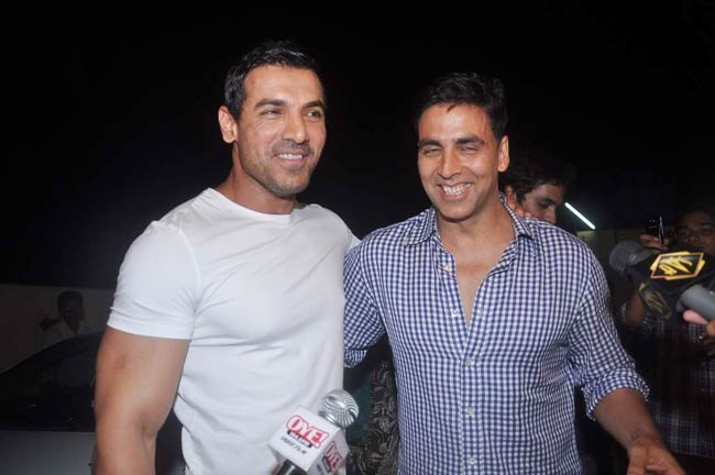 'विकी डोनर' की स्पेशल स्क्रीनिंग पर सितारे | रैंप पर सितारे