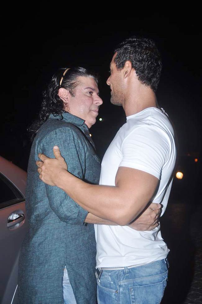 'विकी डोनर' की स्पेशल स्क्रीनिंग पर सितारे | रैंप पर सितारे