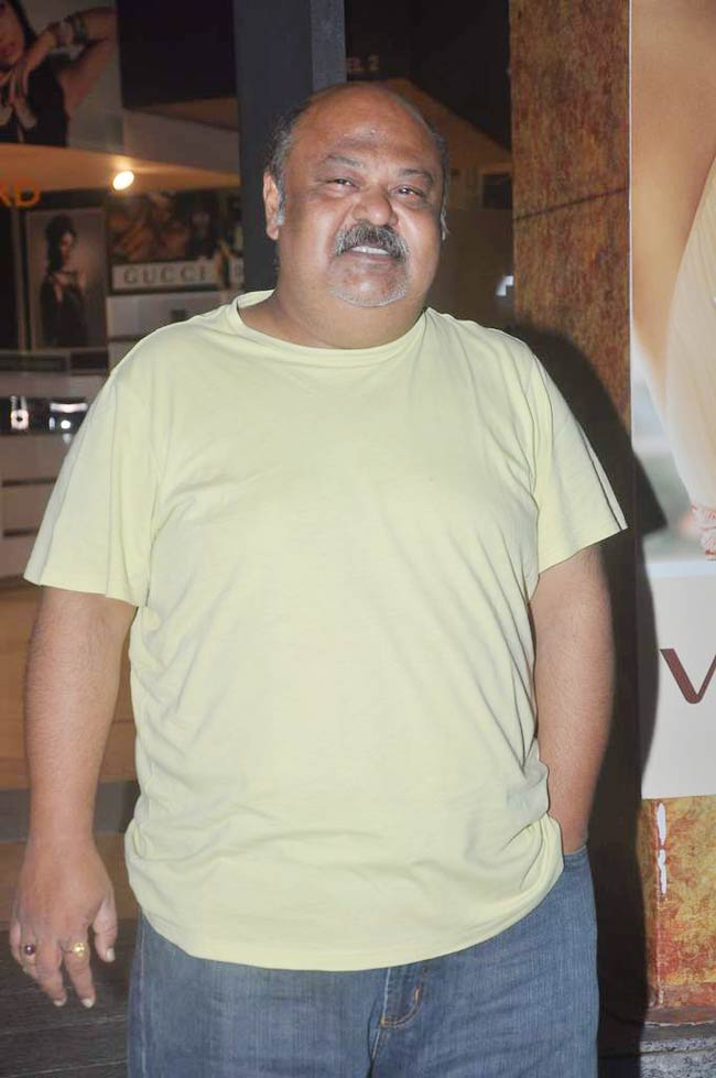 'विकी डोनर' की स्पेशल स्क्रीनिंग पर सितारे | रैंप पर सितारे