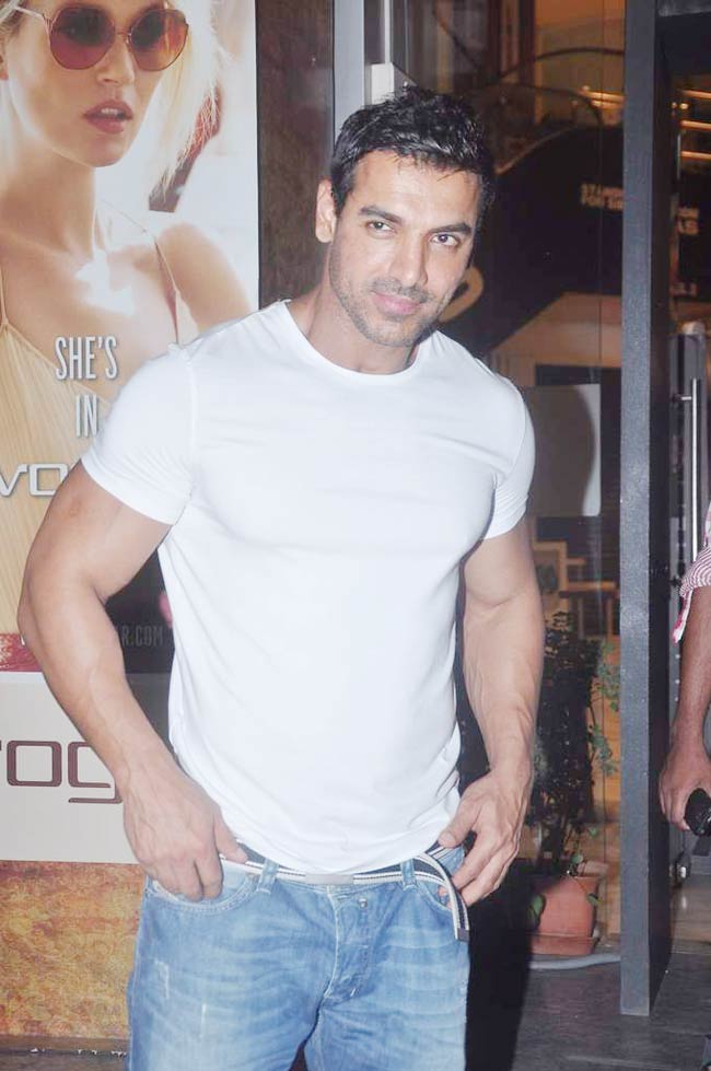 'विकी डोनर' की स्पेशल स्क्रीनिंग पर सितारे | रैंप पर सितारे