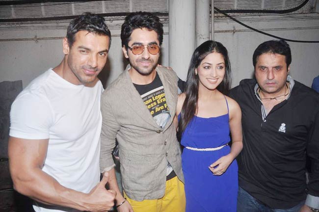 'विकी डोनर' की स्पेशल स्क्रीनिंग पर सितारे | रैंप पर सितारे