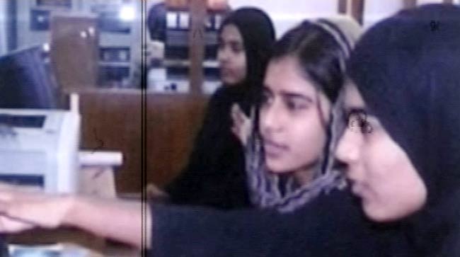 03 अप्रैल 2012: तस्वीरों में देखें दिनभर की बड़ी खबरें | पढ़ें