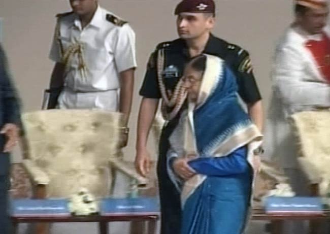 29 अप्रैल 2012: तस्‍वीरों में देखें दिनभर की बड़ी खबरें | पढ़ें