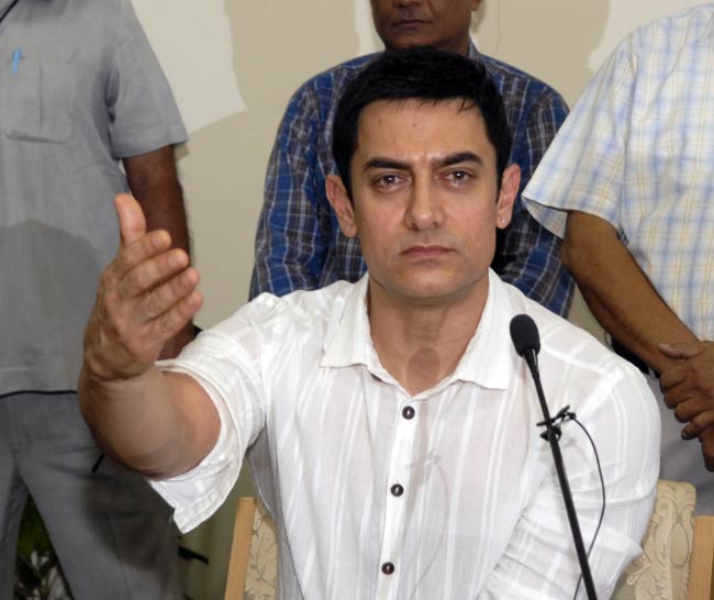 गहलोत से मिले आमिर, भ्रूण हत्या पर चर्चा | 'सत्यमेव जयते' की धूम