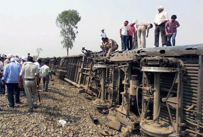 यूपी: जौनपुर में दून एक्‍सप्रेस दुर्घटनाग्रस्‍त, 7 की मौत