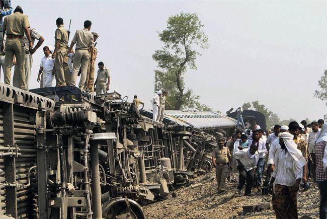 यूपी: जौनपुर में दून एक्‍सप्रेस दुर्घटनाग्रस्‍त, 7 की मौत