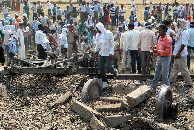 यूपी: जौनपुर में दून एक्‍सप्रेस दुर्घटनाग्रस्‍त, 7 की मौत