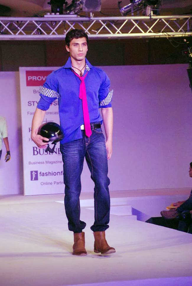 कॉटन काउंसिल फैशन शो के जलवे |   हॉट पाउली दाम