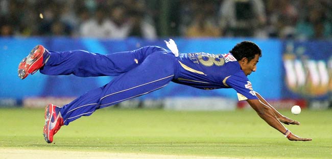 दिल्ली के दिलेरों के सामने फुस्स 'रॉयल्स'