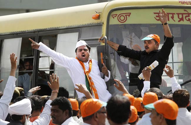 महंगे पेट्रोल के खिलाफ भारत बंद की तस्वीरें | पढ़ें