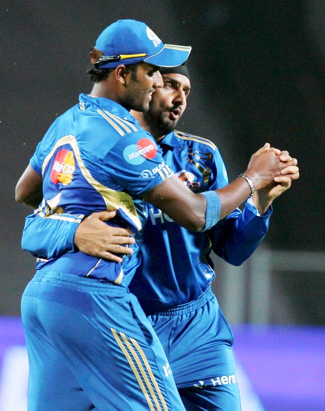 3 मई 2012: तस्वीरों में देखें दिनभर की बड़ी खबरें | पढ़ें