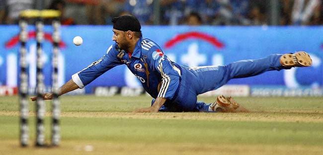 IPL-5: बैंगलोर ने मुंबई को दी करारी शिकस्त ‎| पढ़ें