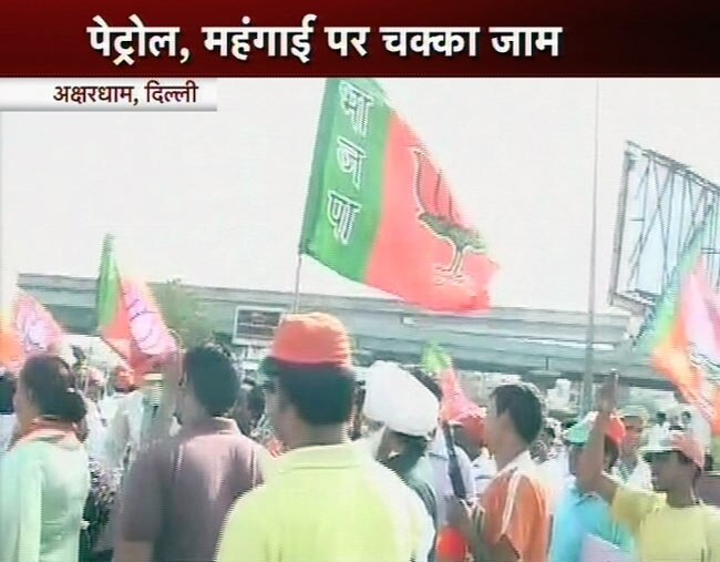 महंगे पेट्रोल के खिलाफ भारत बंद की तस्वीरें | पढ़ें