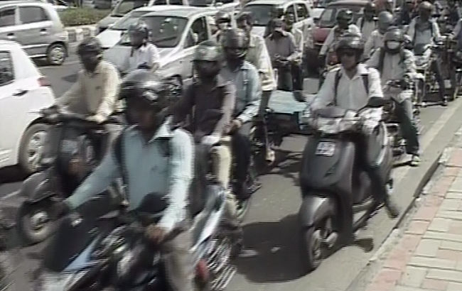 महंगे पेट्रोल के खिलाफ भारत बंद की तस्वीरें | पढ़ें