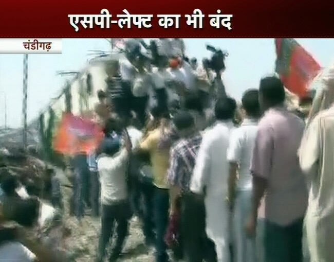 महंगे पेट्रोल के खिलाफ भारत बंद की तस्वीरें | पढ़ें