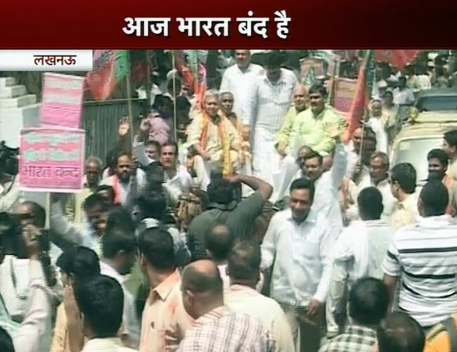 महंगे पेट्रोल के खिलाफ भारत बंद की तस्वीरें | पढ़ें