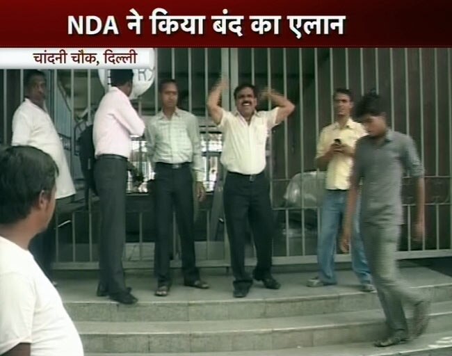 महंगे पेट्रोल के खिलाफ भारत बंद की तस्वीरें | पढ़ें