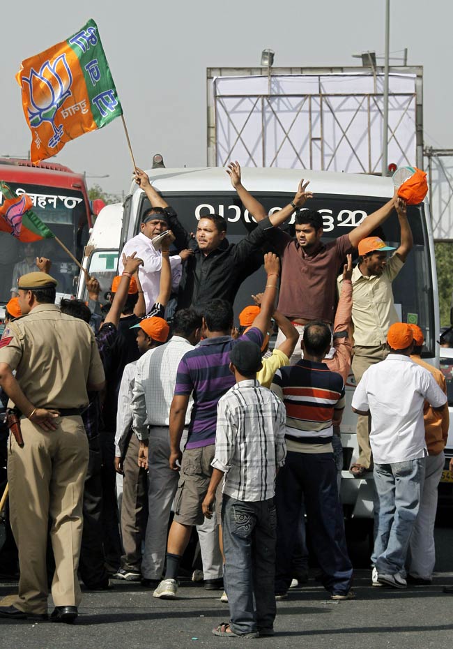 महंगे पेट्रोल के खिलाफ भारत बंद की तस्वीरें | पढ़ें