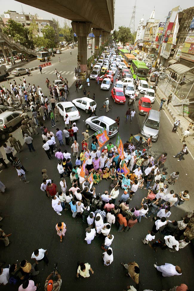 महंगे पेट्रोल के खिलाफ भारत बंद की तस्वीरें | पढ़ें