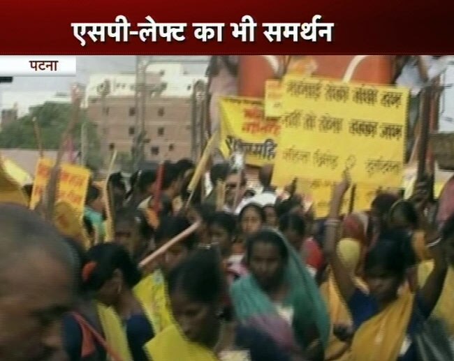 महंगे पेट्रोल के खिलाफ भारत बंद की तस्वीरें | पढ़ें