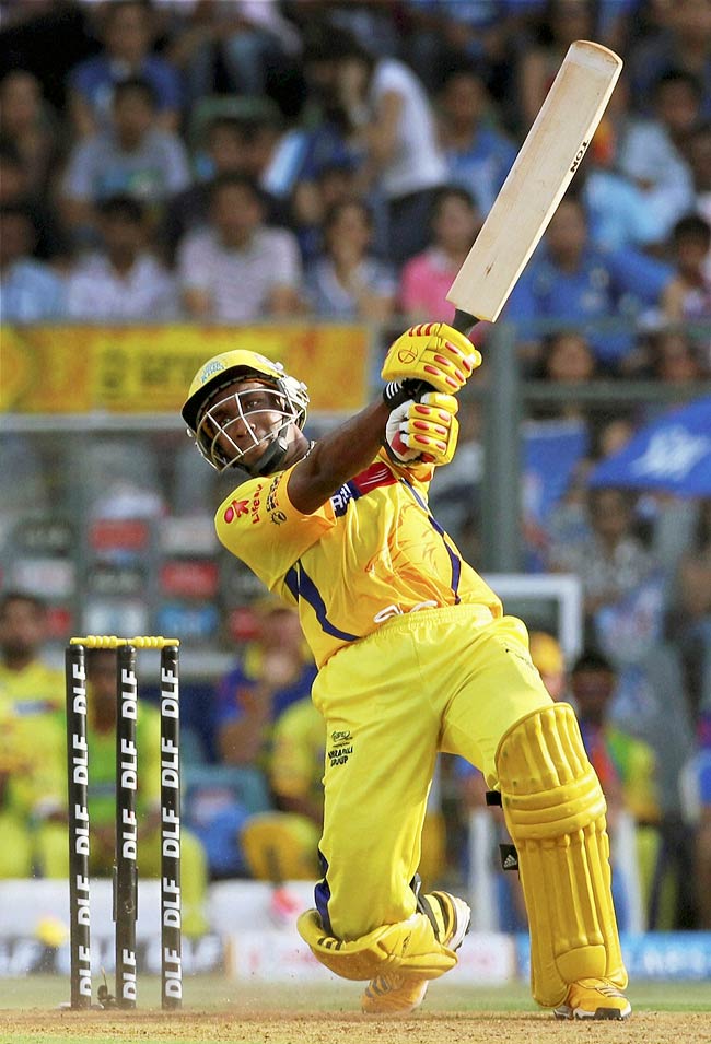 रोमांचक मुकाबले में मुंबई ने चेन्‍नई को हराया