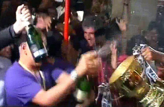 जीत के जश्न में डूबी किंग खान की टीम | कैसे जीता KKR