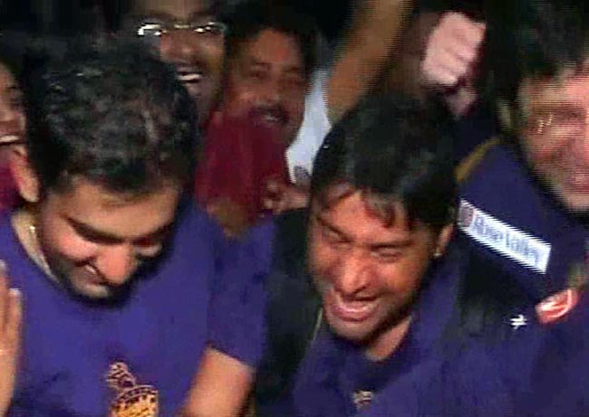 जीत के जश्न में डूबी किंग खान की टीम | कैसे जीता KKR