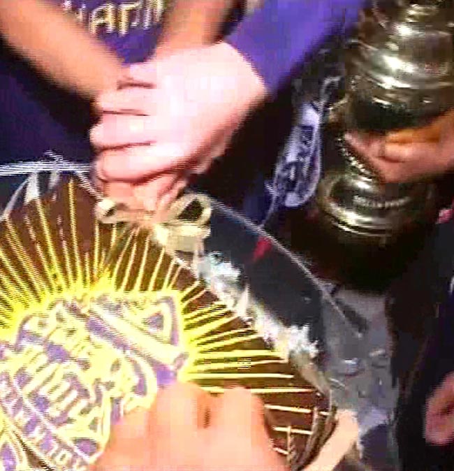 जीत के जश्न में डूबी किंग खान की टीम | कैसे जीता KKR