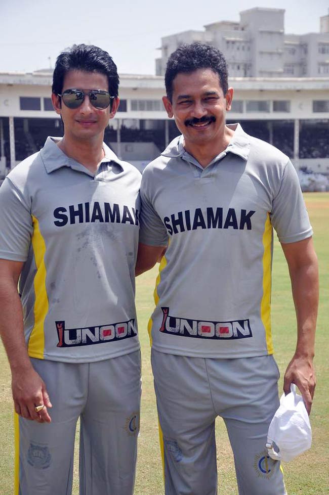 आमिर के बेटे की खातिर सितारों ने थामा बल्ला | क्रिकेट लीग