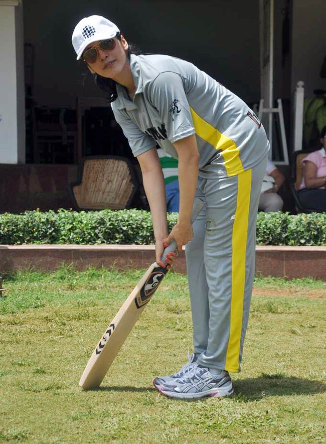 आमिर के बेटे की खातिर सितारों ने थामा बल्ला | क्रिकेट लीग