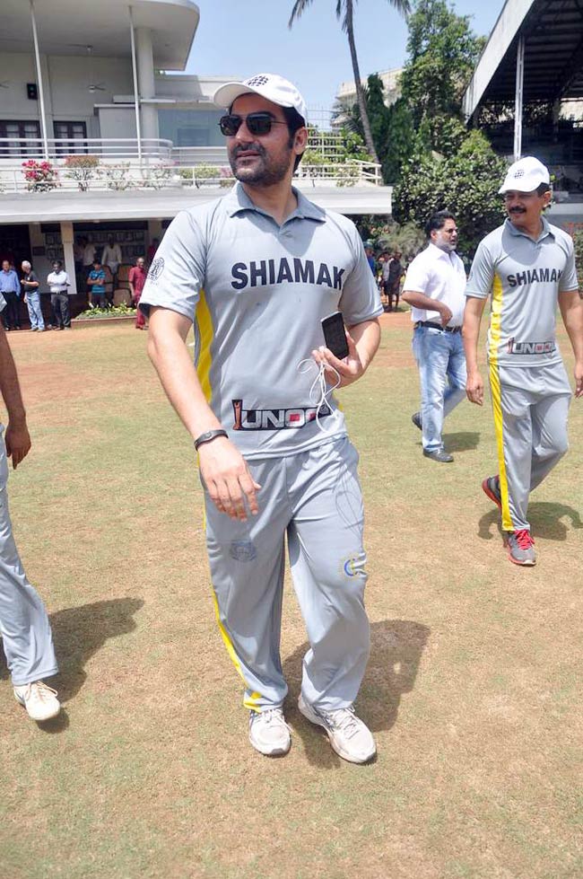 आमिर के बेटे की खातिर सितारों ने थामा बल्ला | क्रिकेट लीग