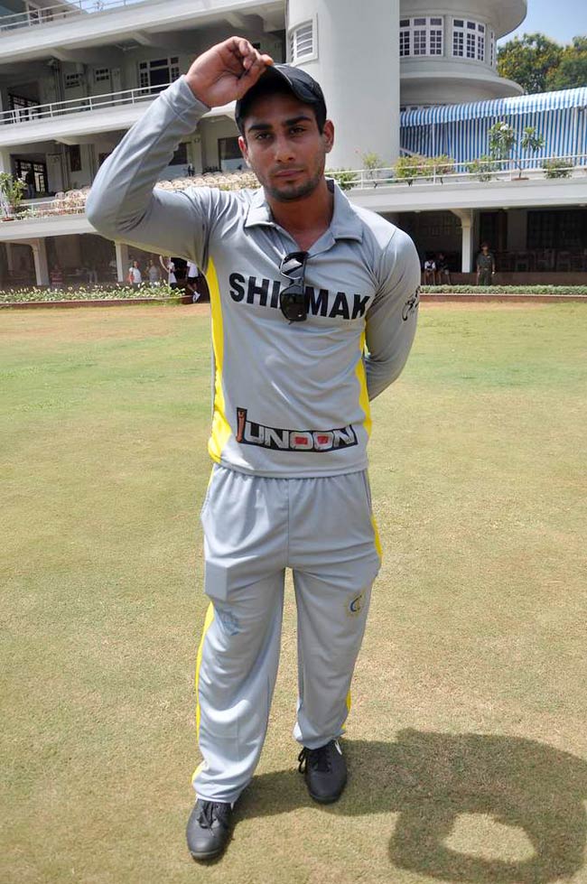 आमिर के बेटे की खातिर सितारों ने थामा बल्ला | क्रिकेट लीग