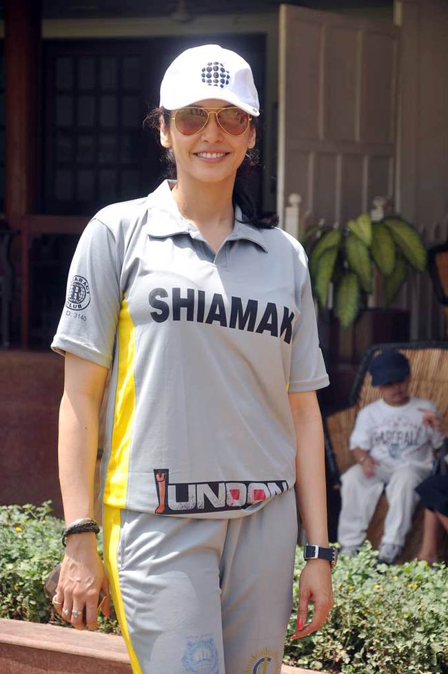 आमिर के बेटे की खातिर सितारों ने थामा बल्ला | क्रिकेट लीग