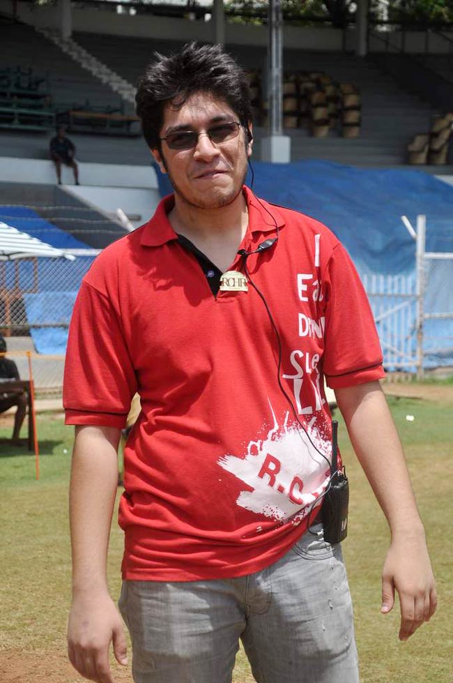 आमिर के बेटे की खातिर सितारों ने थामा बल्ला | क्रिकेट लीग