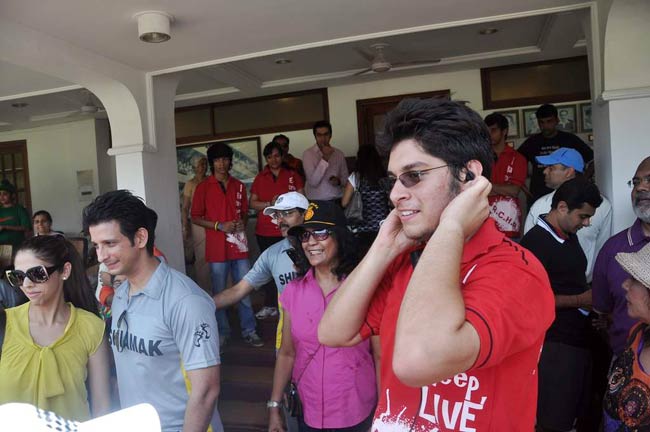 आमिर के बेटे की खातिर सितारों ने थामा बल्ला | क्रिकेट लीग